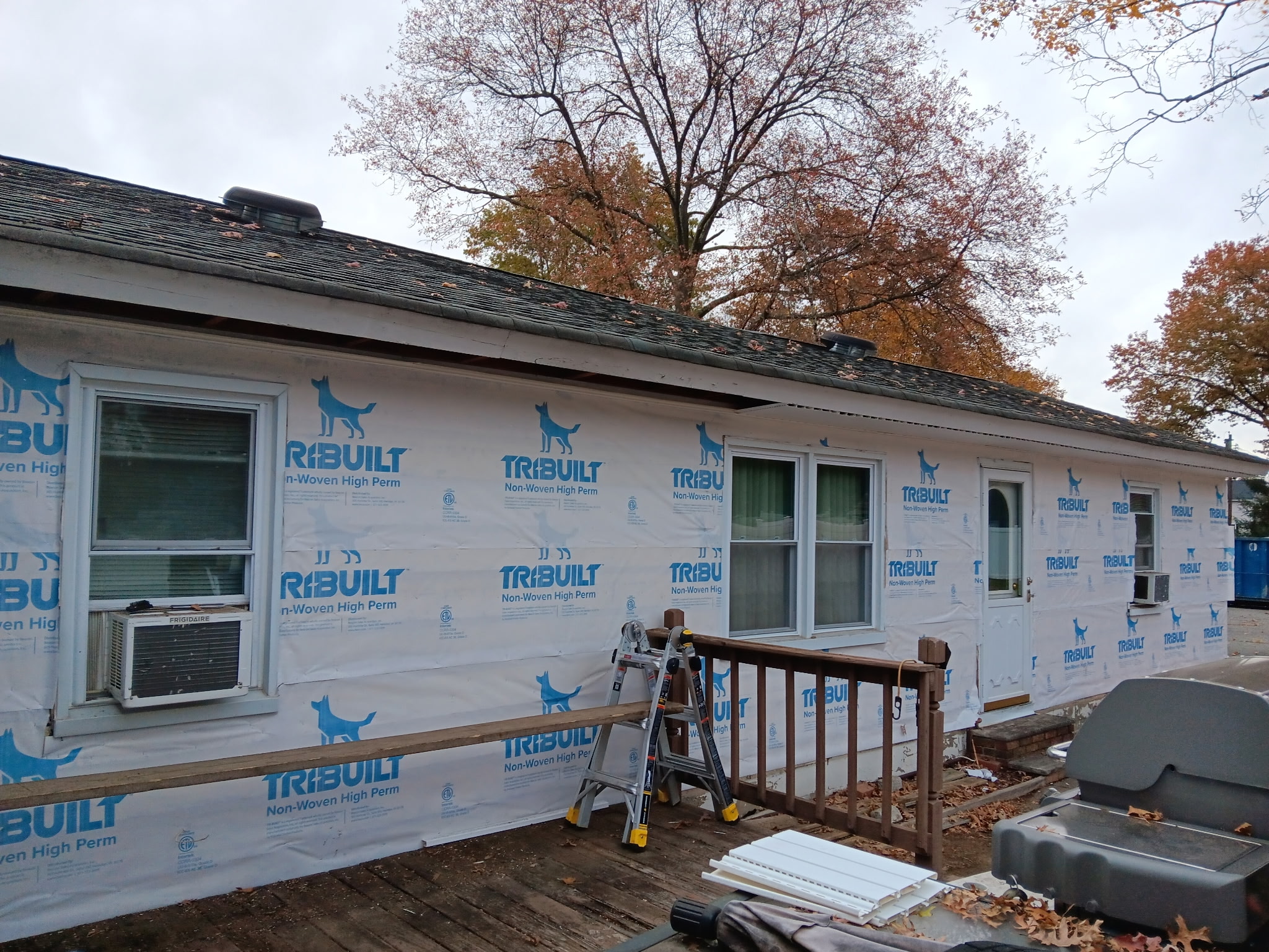 Siding installation with weather-resistant house wrap